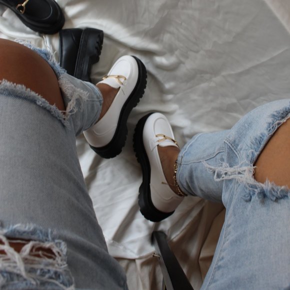 🚨FEW PAIRS LEFT// Chain detail White Platform Loafer - Picture 6 of 11